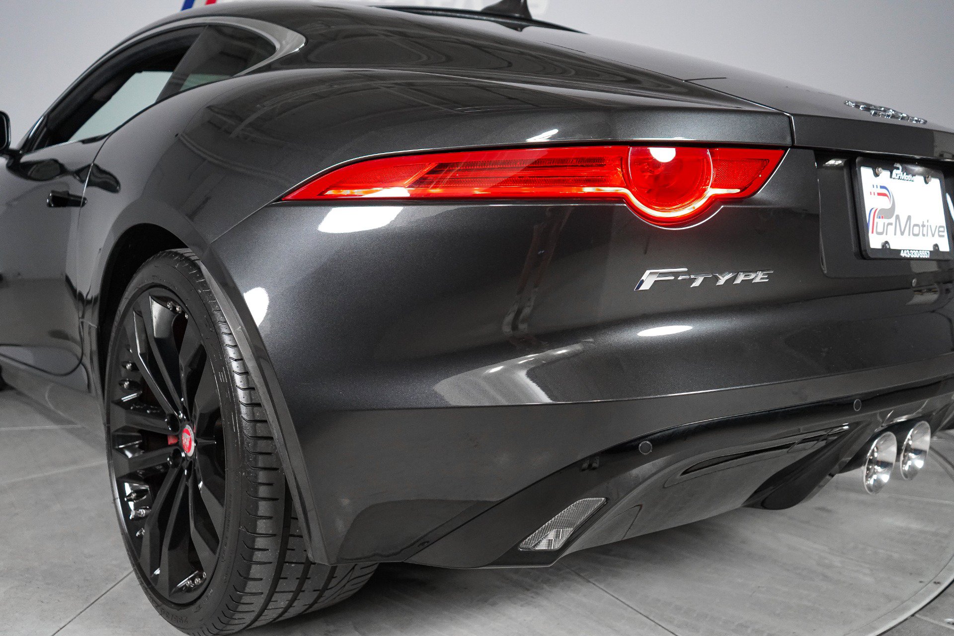 Used 2015 Jaguar F-TYPE S RWD image 10