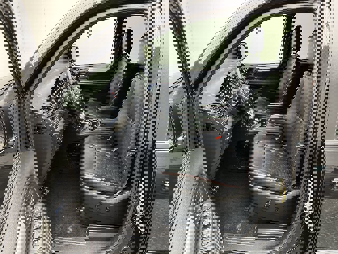 Used 2016 Dodge Grand Caravan R/T image 3