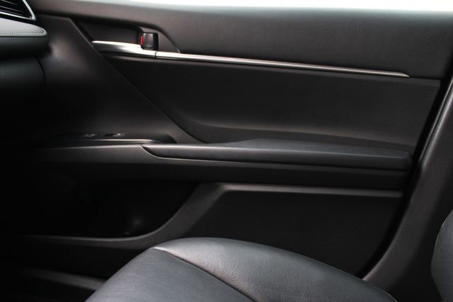 Used 2019 Toyota Camry SE w/ Sunroof Package image 20