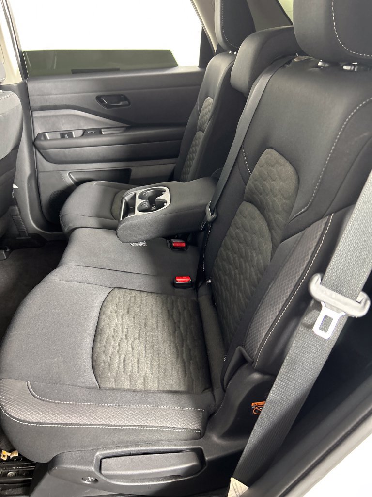 Used 2023 Nissan Pathfinder SV AWD/4WD image 17
