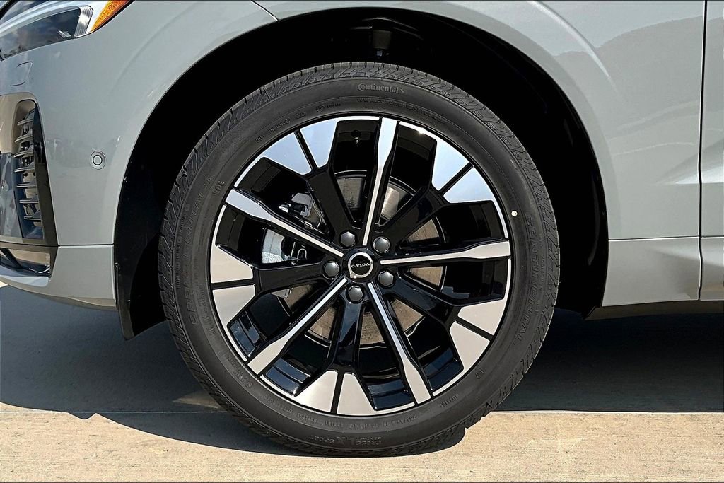 New 2026 Volvo XC60 B5 Plus w/ Protection Package Premier image 25