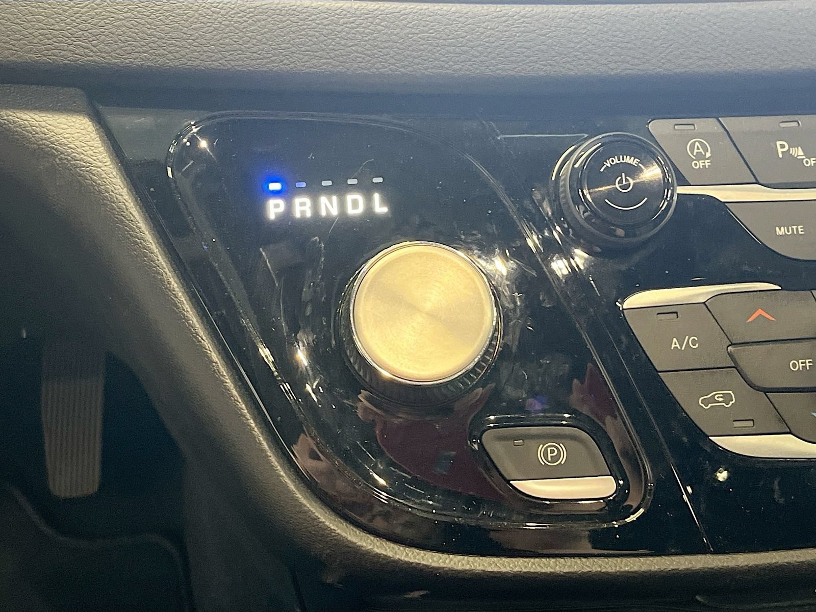 Used 2026 Chrysler Pacifica Select FWD image 16