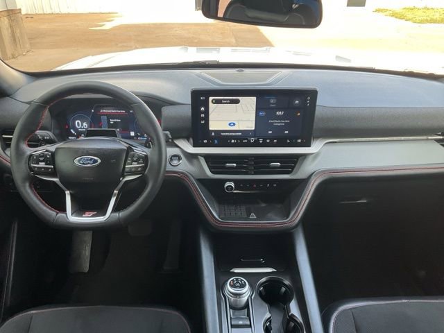 Used 2025 Ford Explorer ST image 3