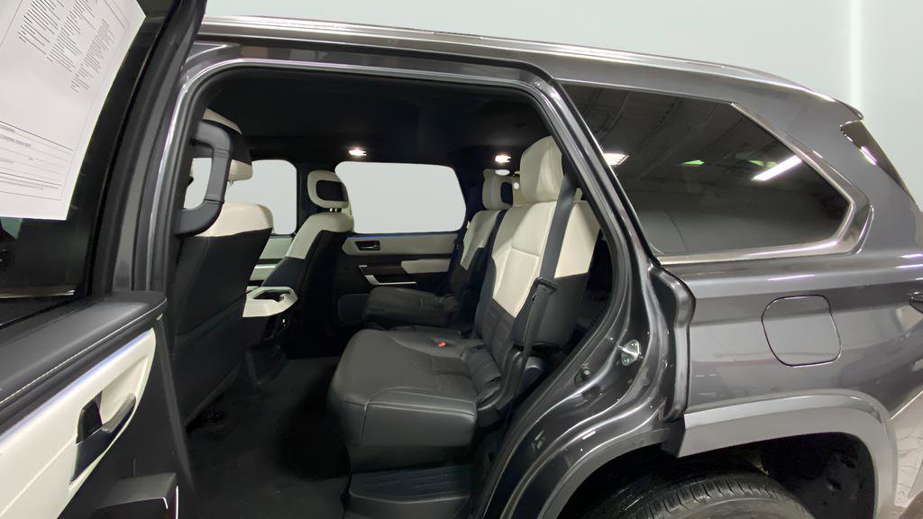 Used 2024 Toyota Sequoia Capstone AWD/4WD image 33