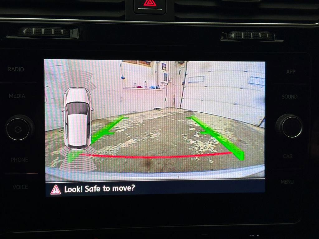 Used 2016 Volkswagen Golf 4-Door image 49