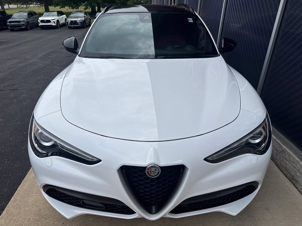 Used 2023 Alfa Romeo Stelvio Veloce AWD/4WD image 9