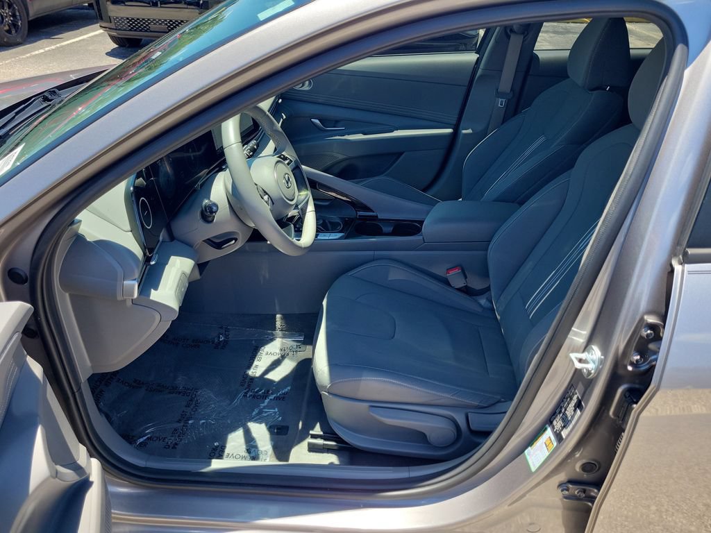 Used 2023 Hyundai Elantra SEL w/ Convenience Package FWD image 13