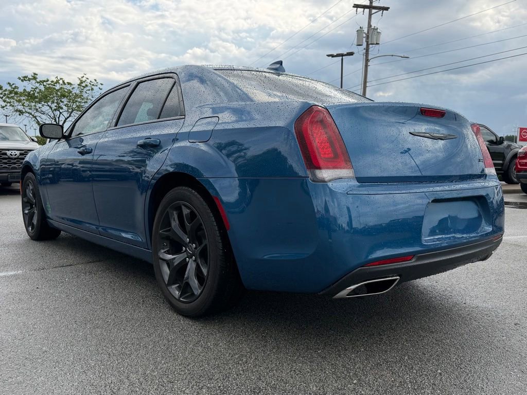 Used 2022 Chrysler 300 Touring w/ Sport Appearance Package RWD image 5