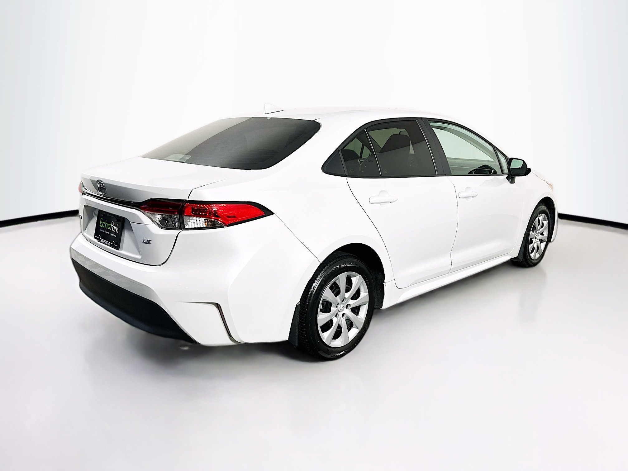 Used 2025 Toyota Corolla LE image 9
