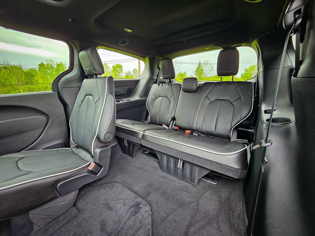 New 2027 Chrysler Pacifica Limited AWD/4WD image 34