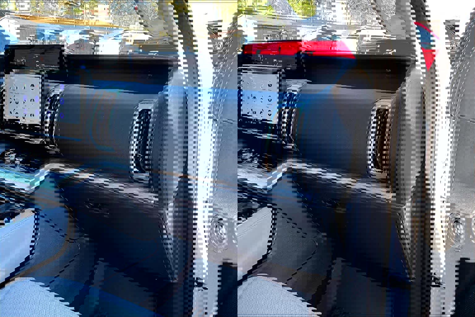 Used 2025 Ford Expedition Platinum image 24