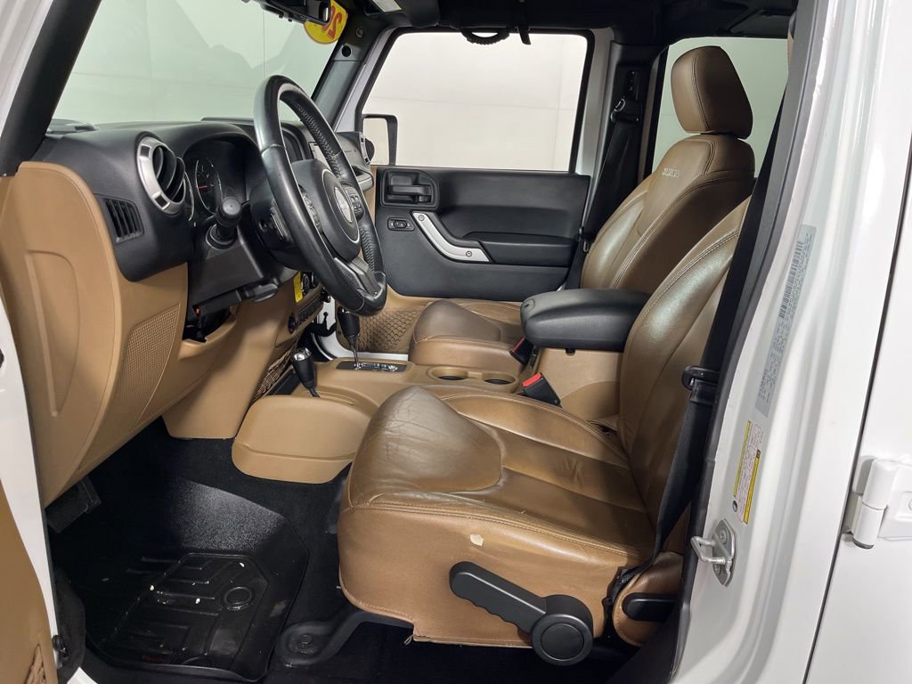 Used 2016 Jeep Wrangler Unlimited Sahara w/ Connectivity Group image 19