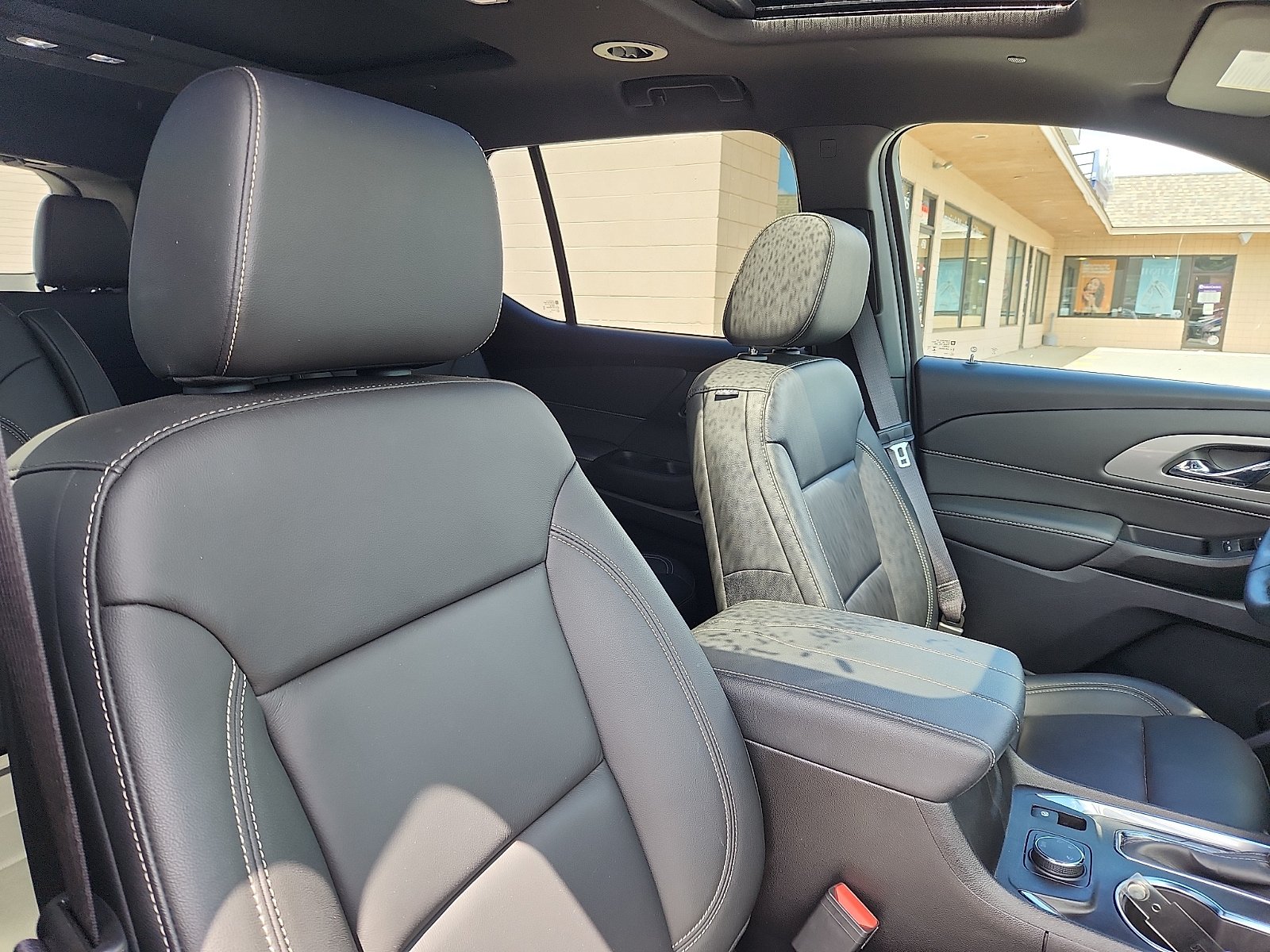 Used 2023 Chevrolet Traverse LT w/ LT Premium Package AWD/4WD image 35