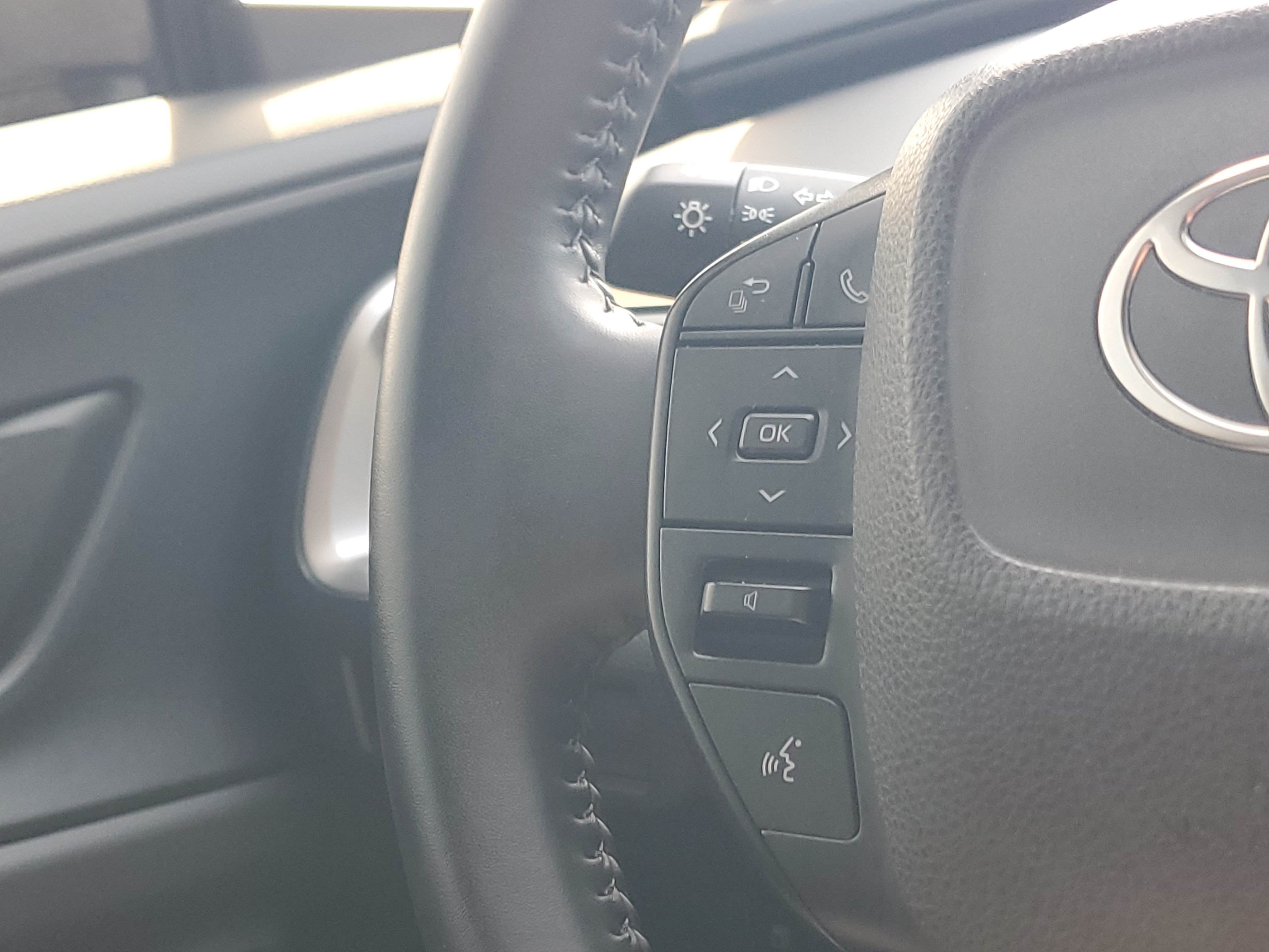 Certified 2025 Toyota Prius LE FWD image 23