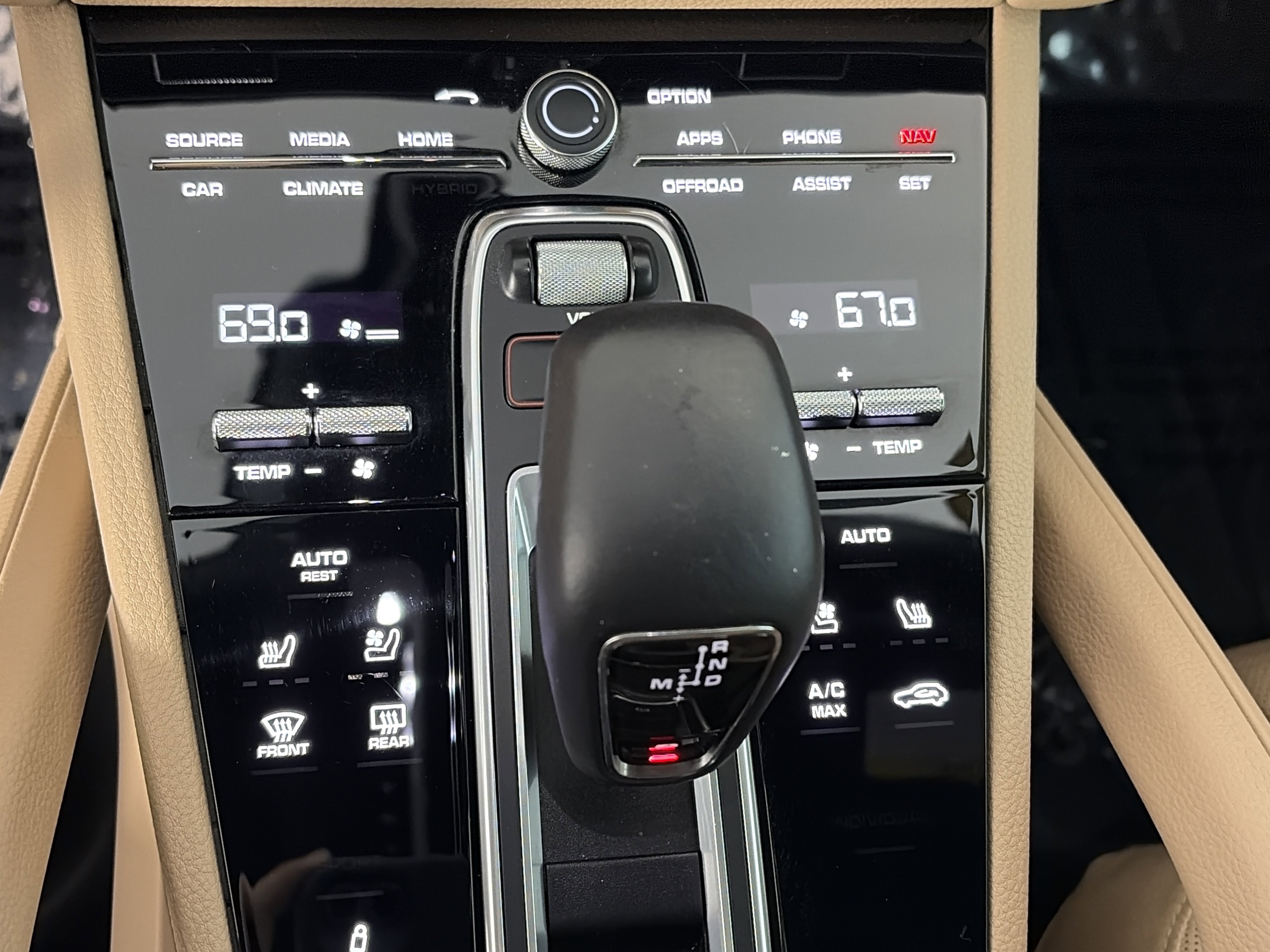 Used 2023 Porsche Cayenne Platinum Edition image 23