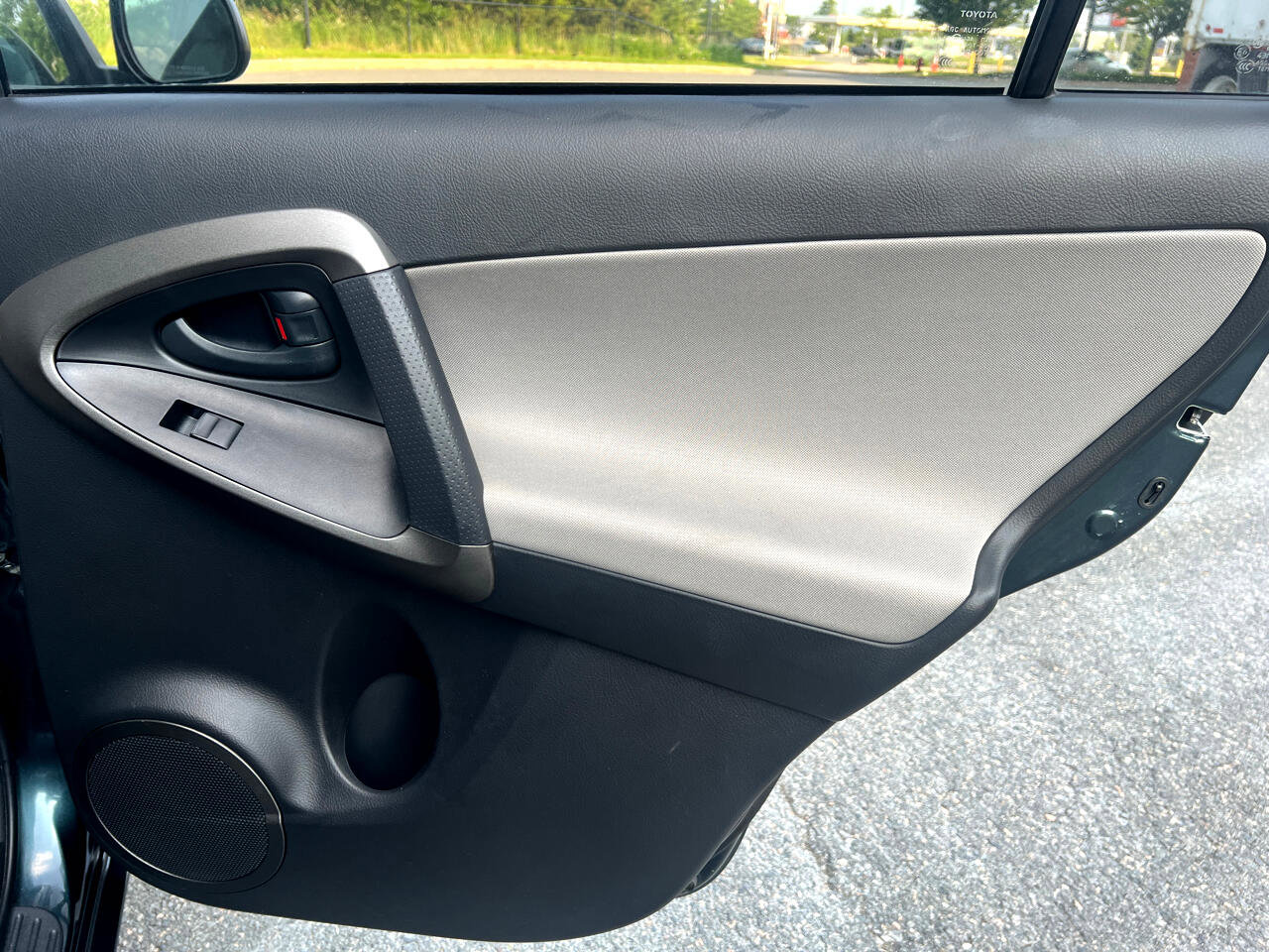 Used 2009 Toyota RAV4 4WD image 11