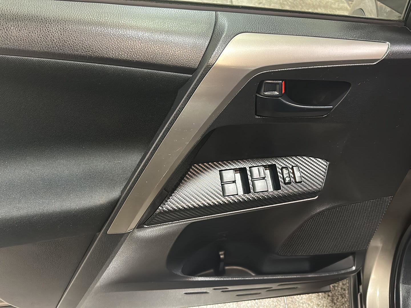 Used 2015 Toyota RAV4 LE AWD/4WD image 17