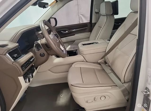 Used 2023 GMC Yukon XL Denali w/ Denali Reserve Package AWD/4WD image 3