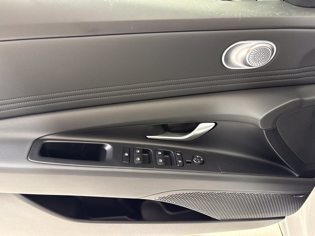 New 2026 Hyundai Elantra Limited FWD image 17