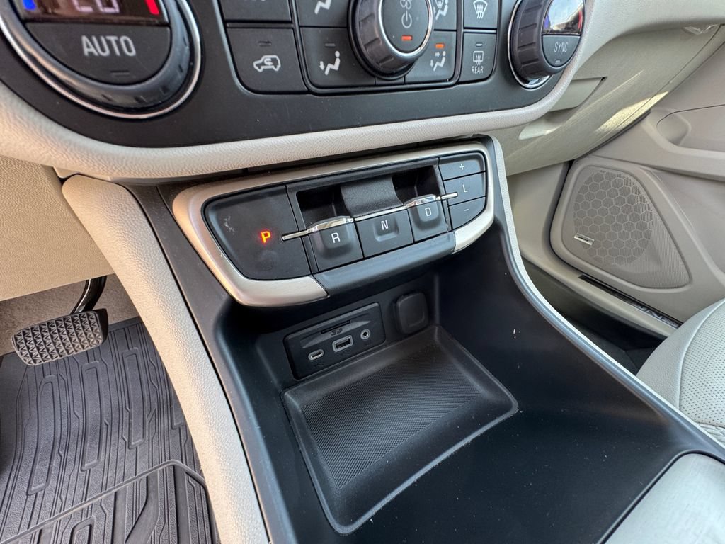 Used 2024 GMC Terrain Denali w/ Denali Premium Package AWD/4WD image 29