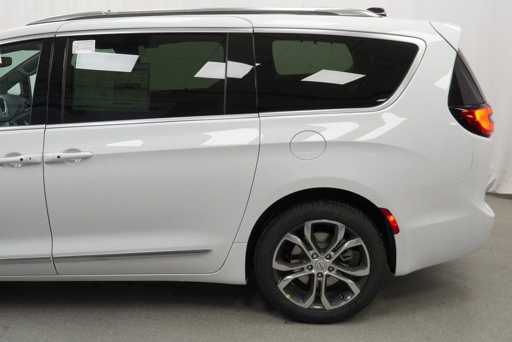 New 2026 Chrysler Pacifica Pinnacle image 16