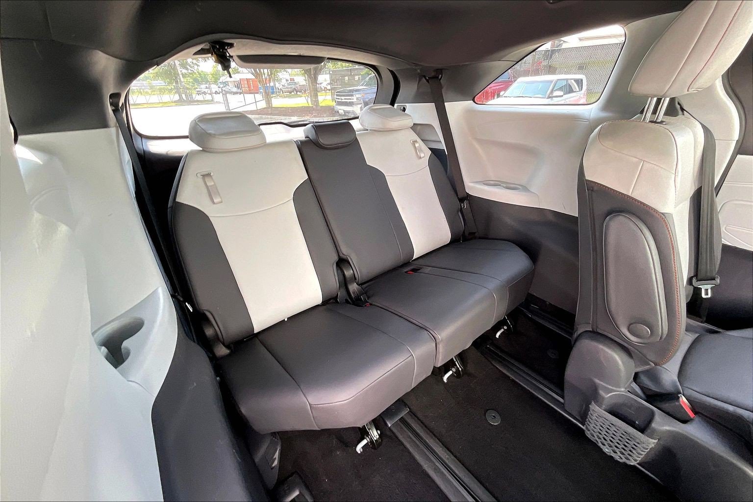 Used 2021 Toyota Sienna XSE AWD/4WD image 32