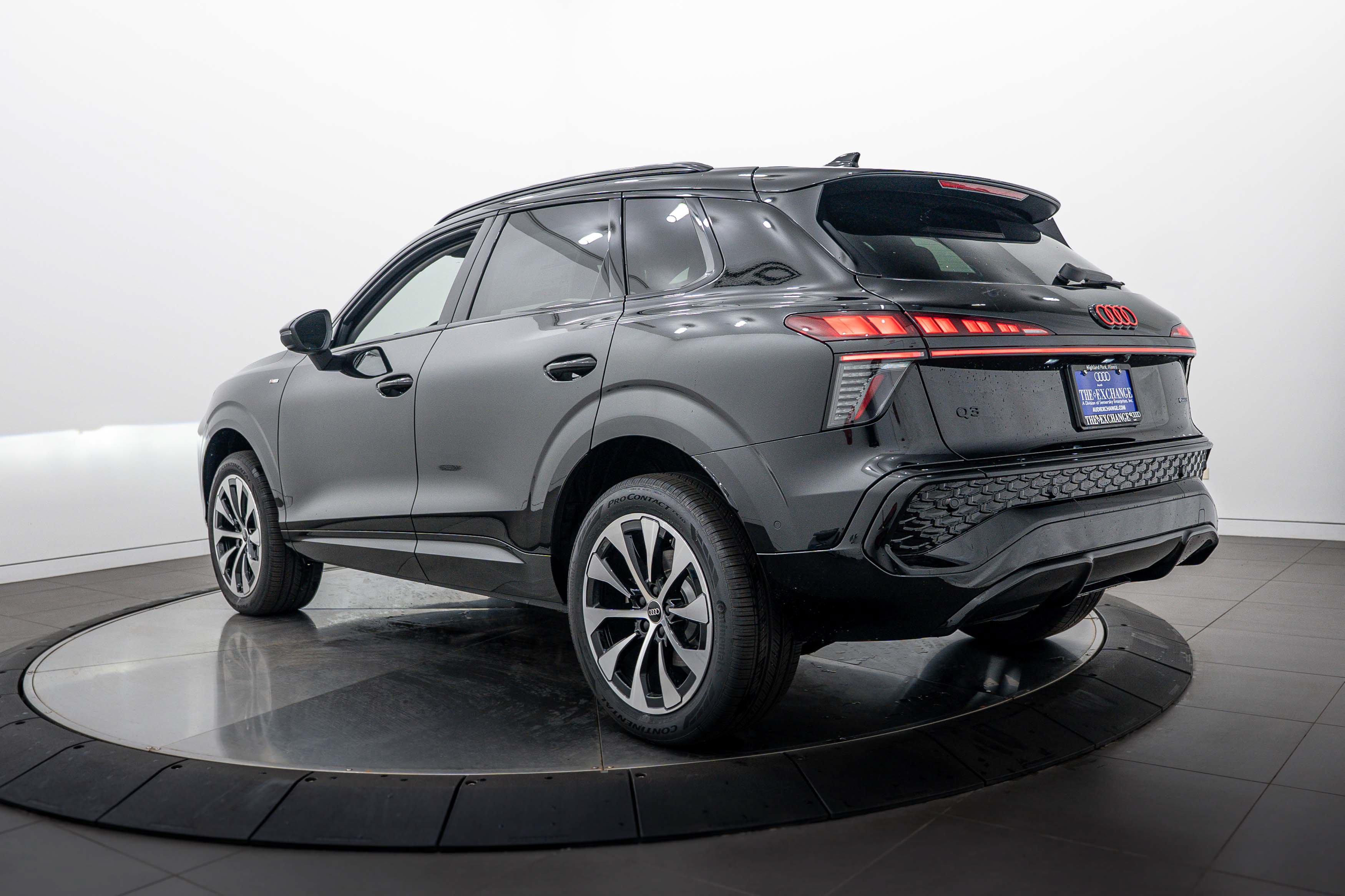 New 2026 Audi Q3 quattro 2.0T AWD/4WD image 5
