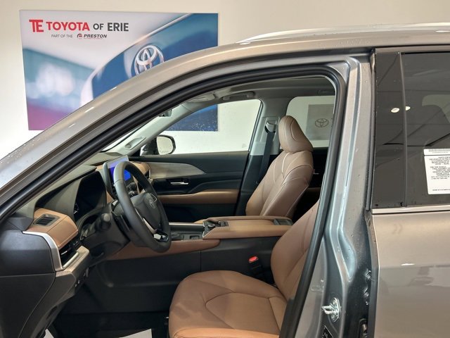 New 2026 Toyota Grand Highlander Platinum image 16