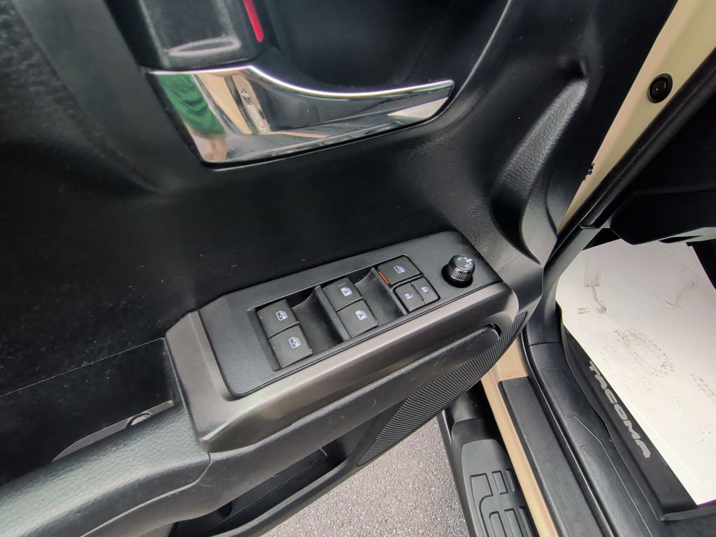 Used 2019 Toyota Tacoma TRD Off-Road AWD/4WD image 13
