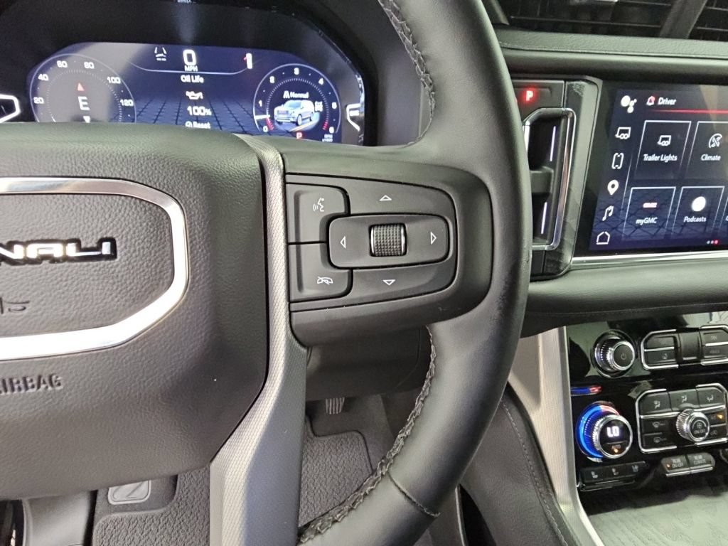 Used 2023 GMC Yukon XL Denali AWD/4WD image 28