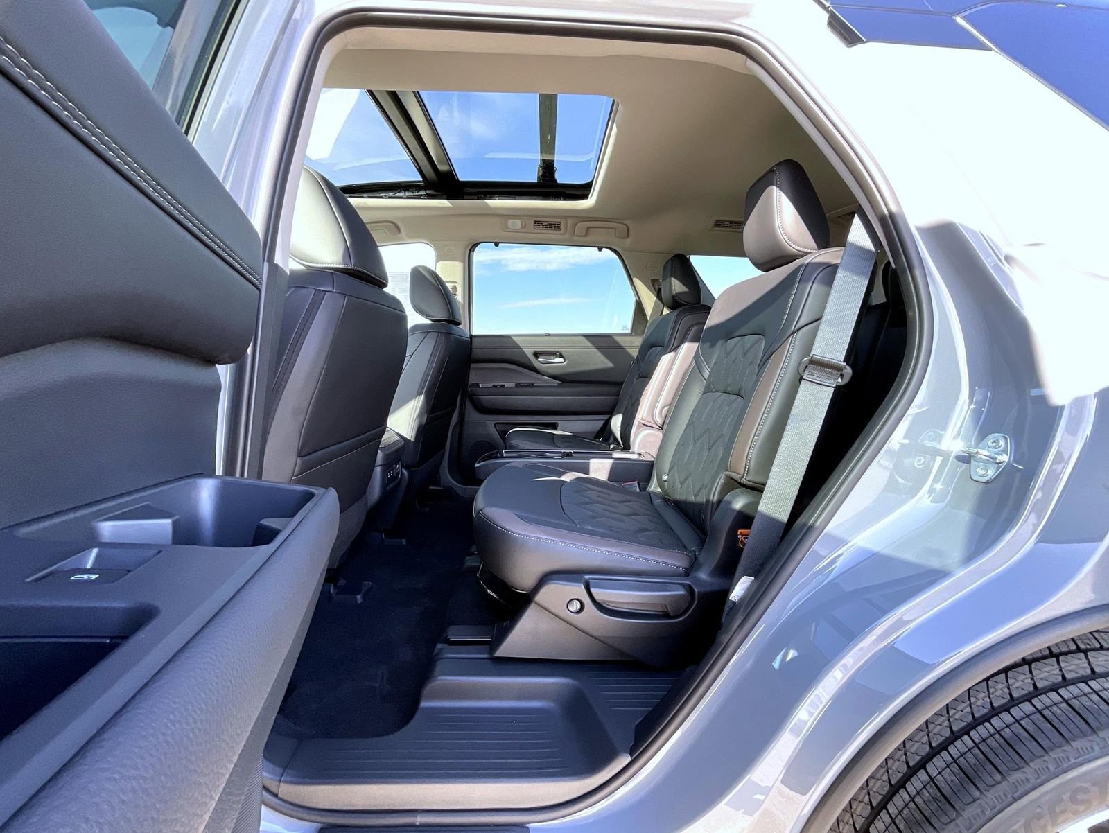 New 2026 Nissan Pathfinder Platinum image 11