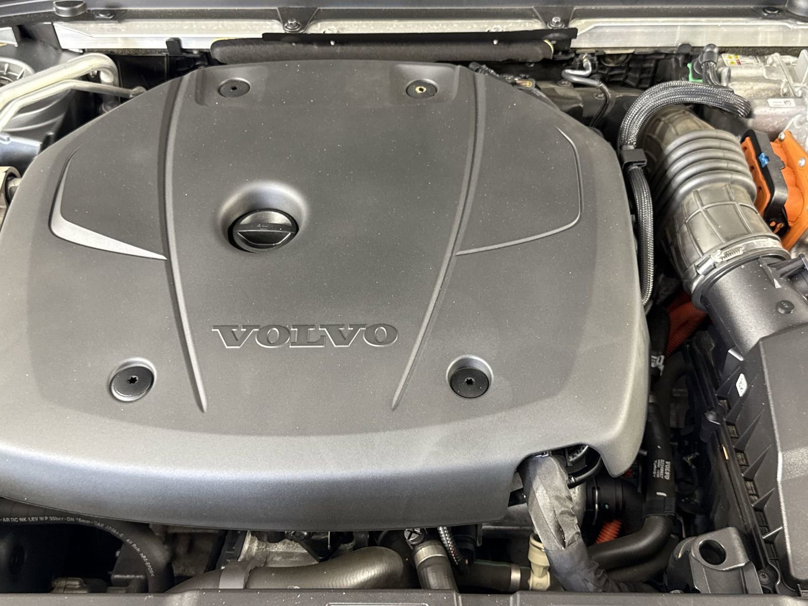 Used 2021 Volvo S60 T8 R-Design Expression image 33