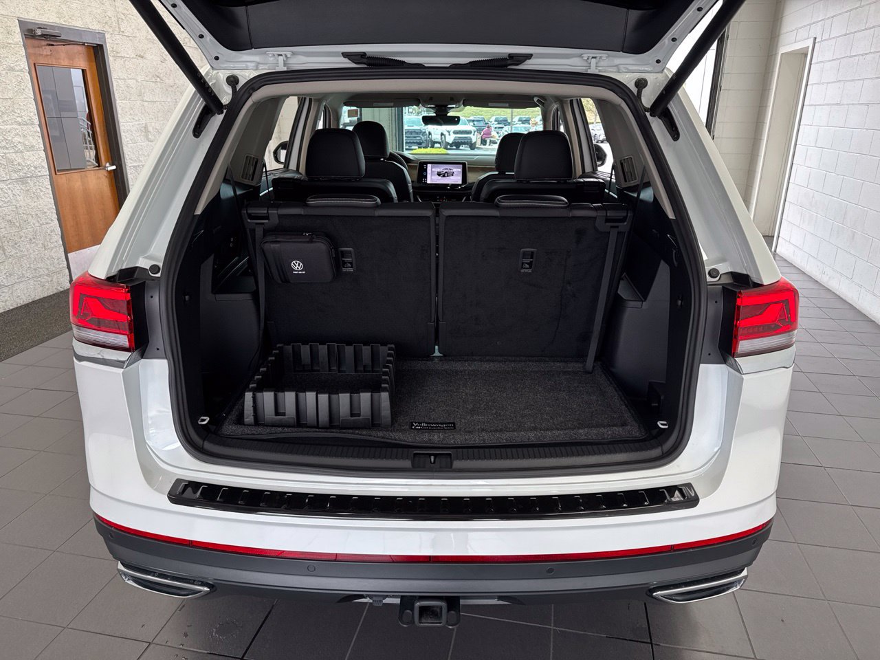 Used 2026 Volkswagen Atlas SE FWD image 9
