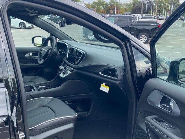 New 2026 Chrysler Pacifica Limited w/ S Appearance Package FWD image 27