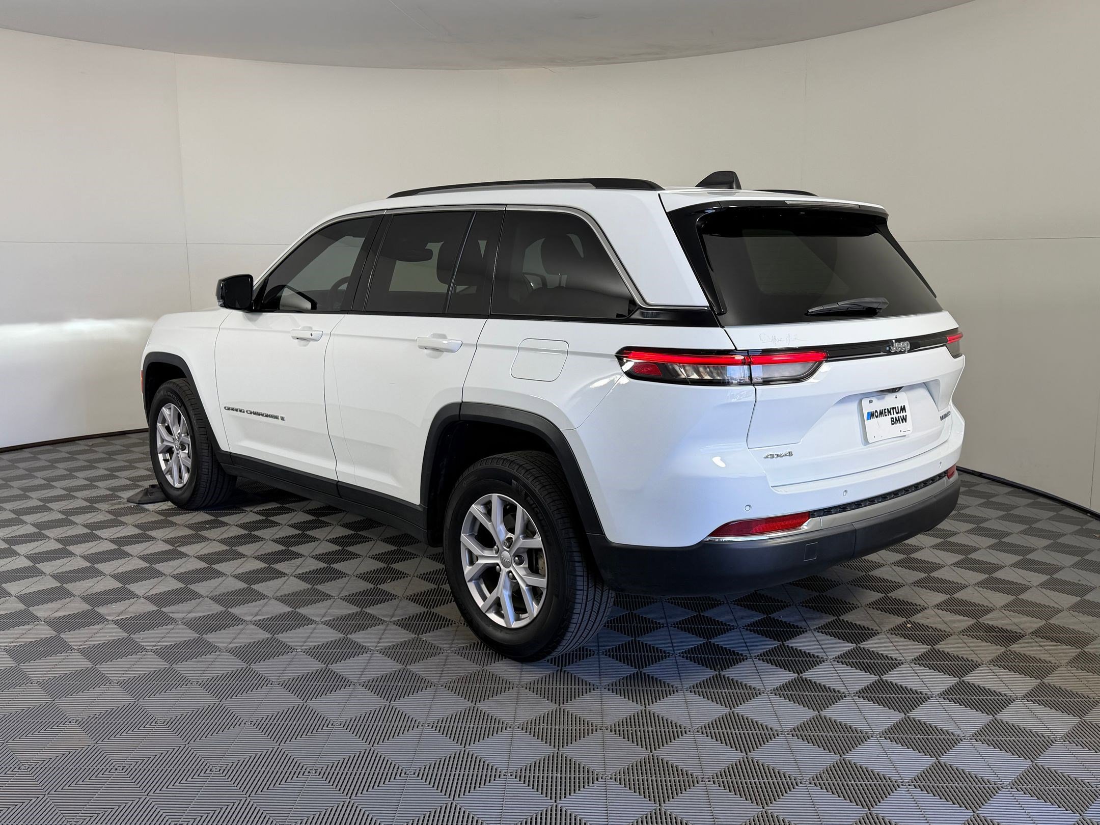 Used 2022 Jeep Grand Cherokee Limited image 3