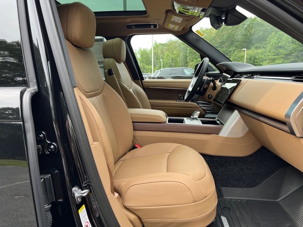 New 2025 Land Rover Range Rover SE image 29