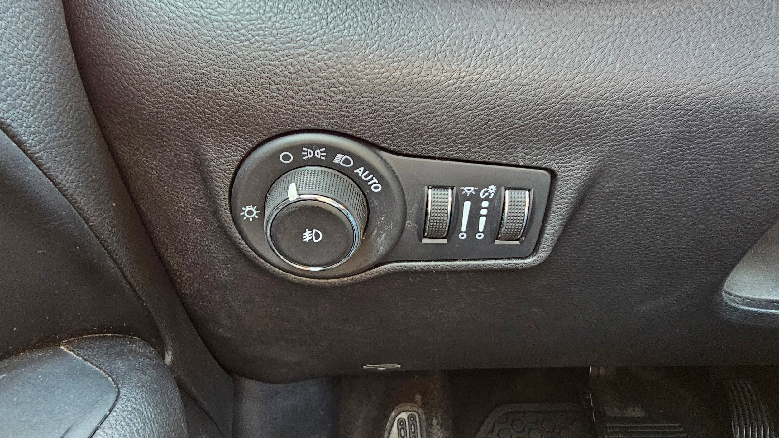 Used 2023 Jeep Compass Trailhawk AWD/4WD image 24
