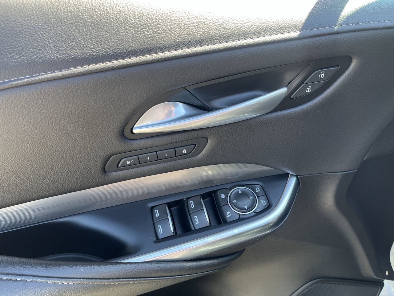 Used 2025 Cadillac XT4 Premium Luxury FWD image 21