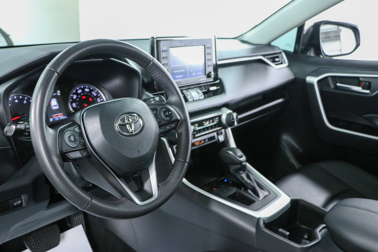Used 2022 Toyota RAV4 XLE Premium FWD image 23