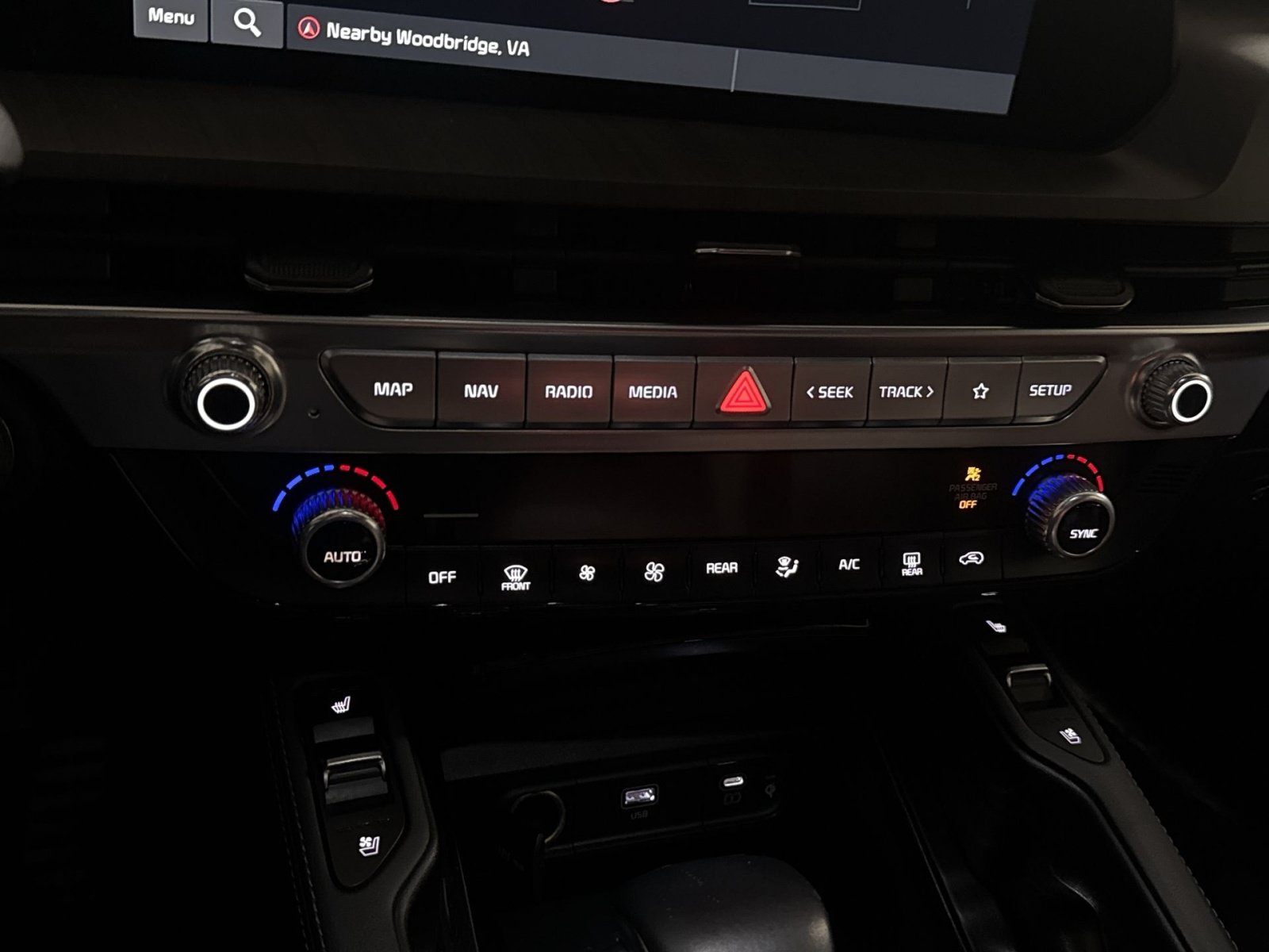 Used 2024 Kia Telluride SX w/ Towing Package FWD image 30