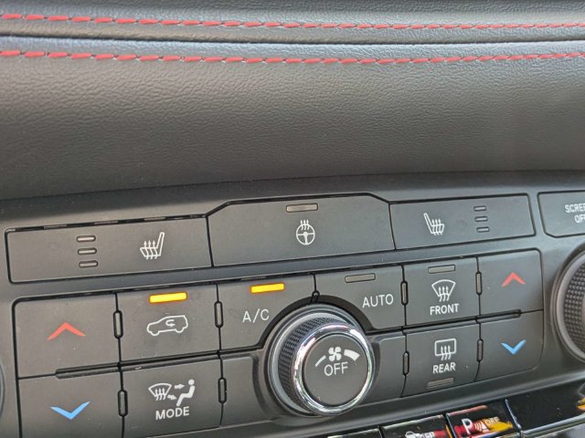 Used 2025 Dodge Durango GT RWD image 24