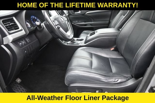 Used 2017 Toyota Highlander SE AWD/4WD image 14