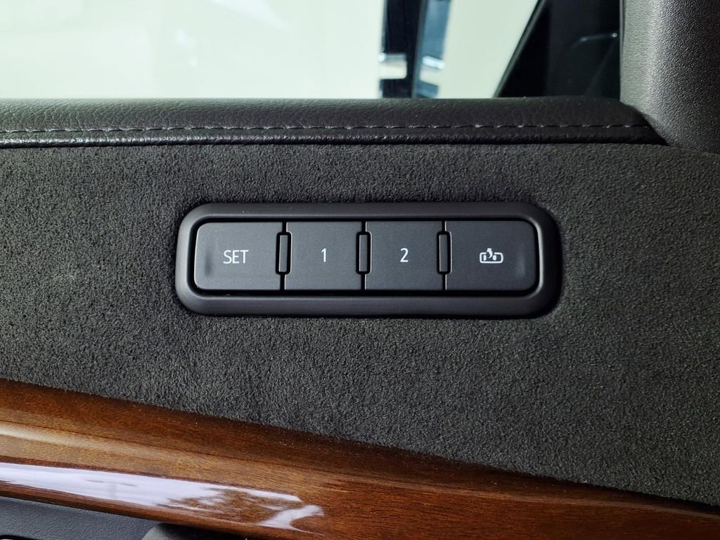 Used 2020 Cadillac Escalade Premium Luxury RWD image 18
