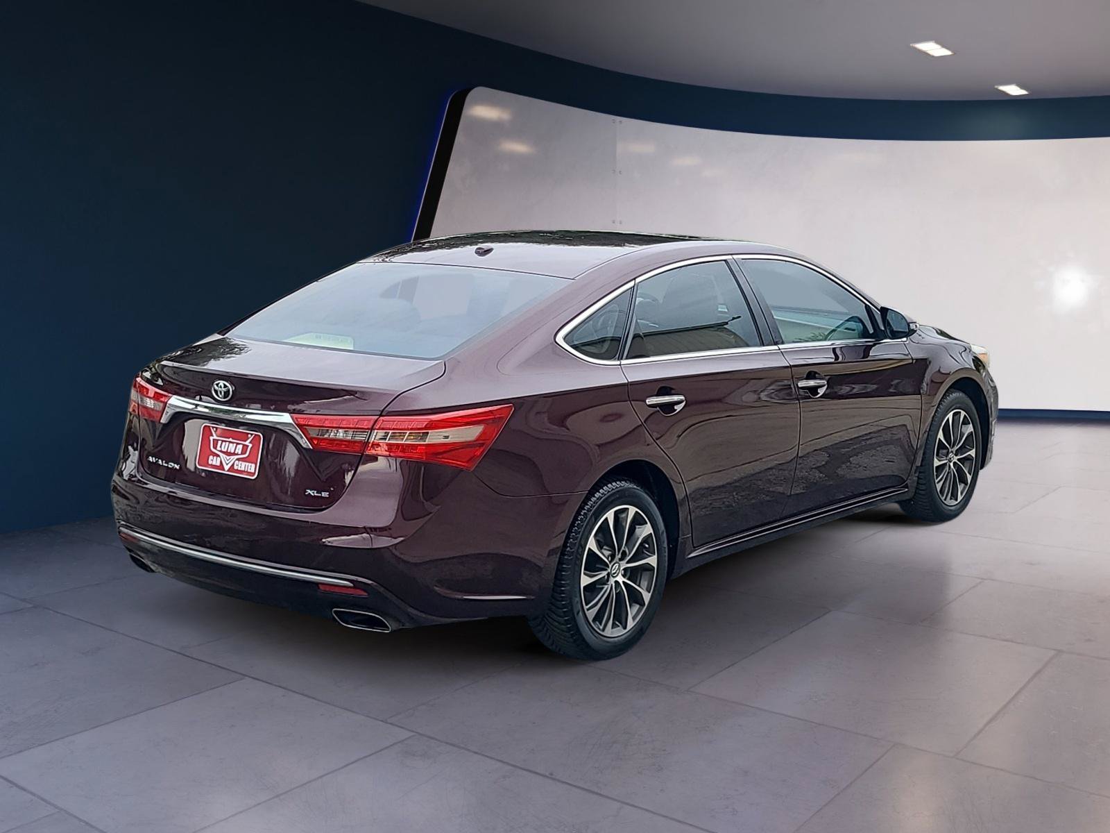 Used 2018 Toyota Avalon XLE Premium FWD image 5