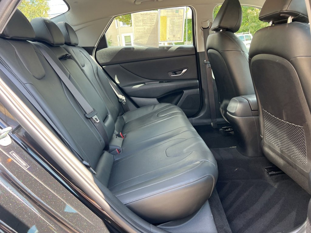 Used 2022 Hyundai Elantra Limited image 25