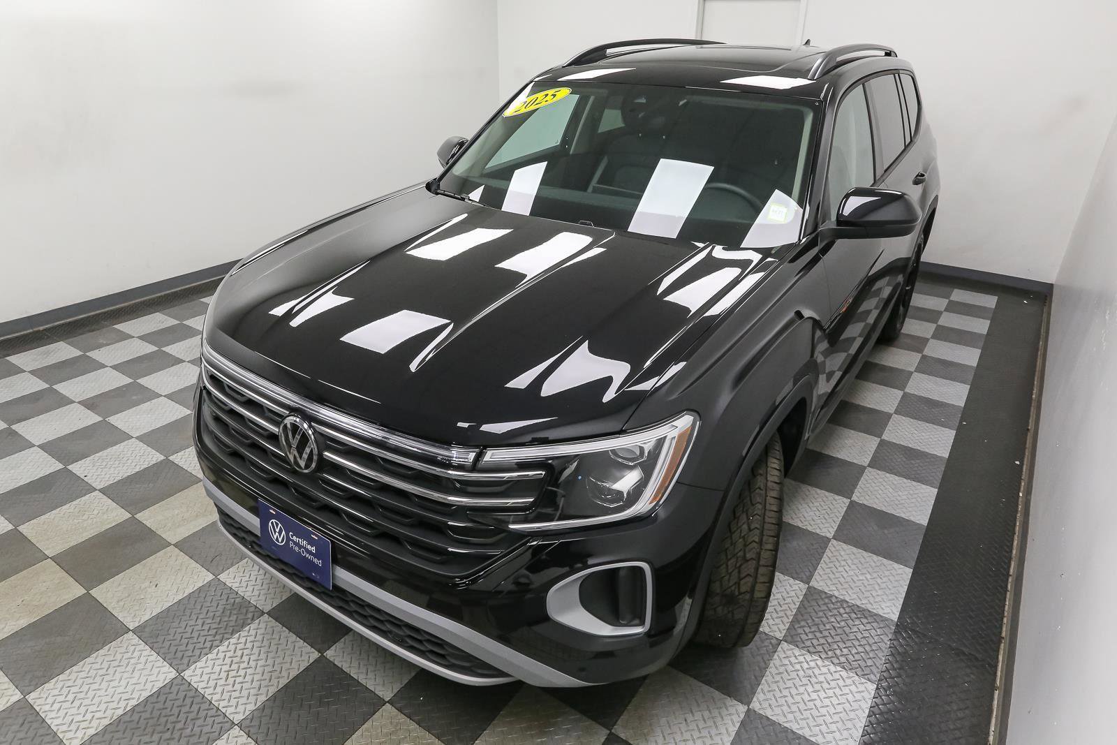 Certified 2025 Volkswagen Atlas Peak Edition SE AWD/4WD image 7