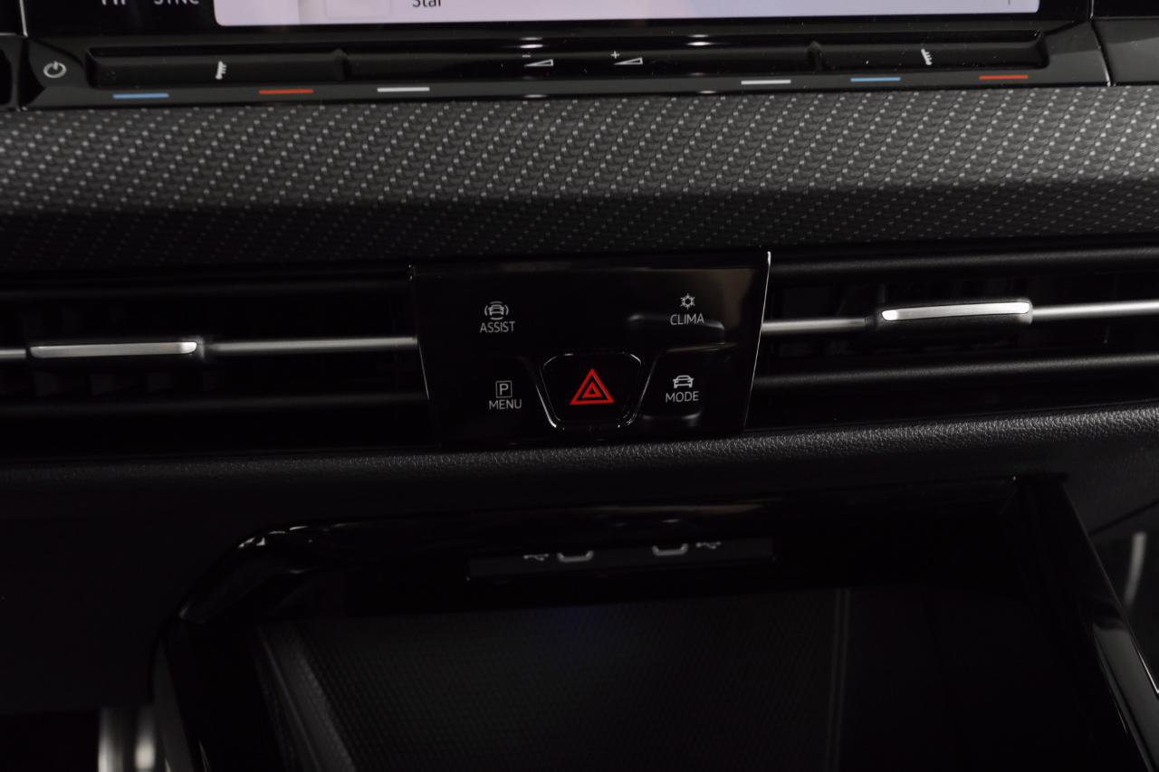 Used 2024 Volkswagen Golf R image 14