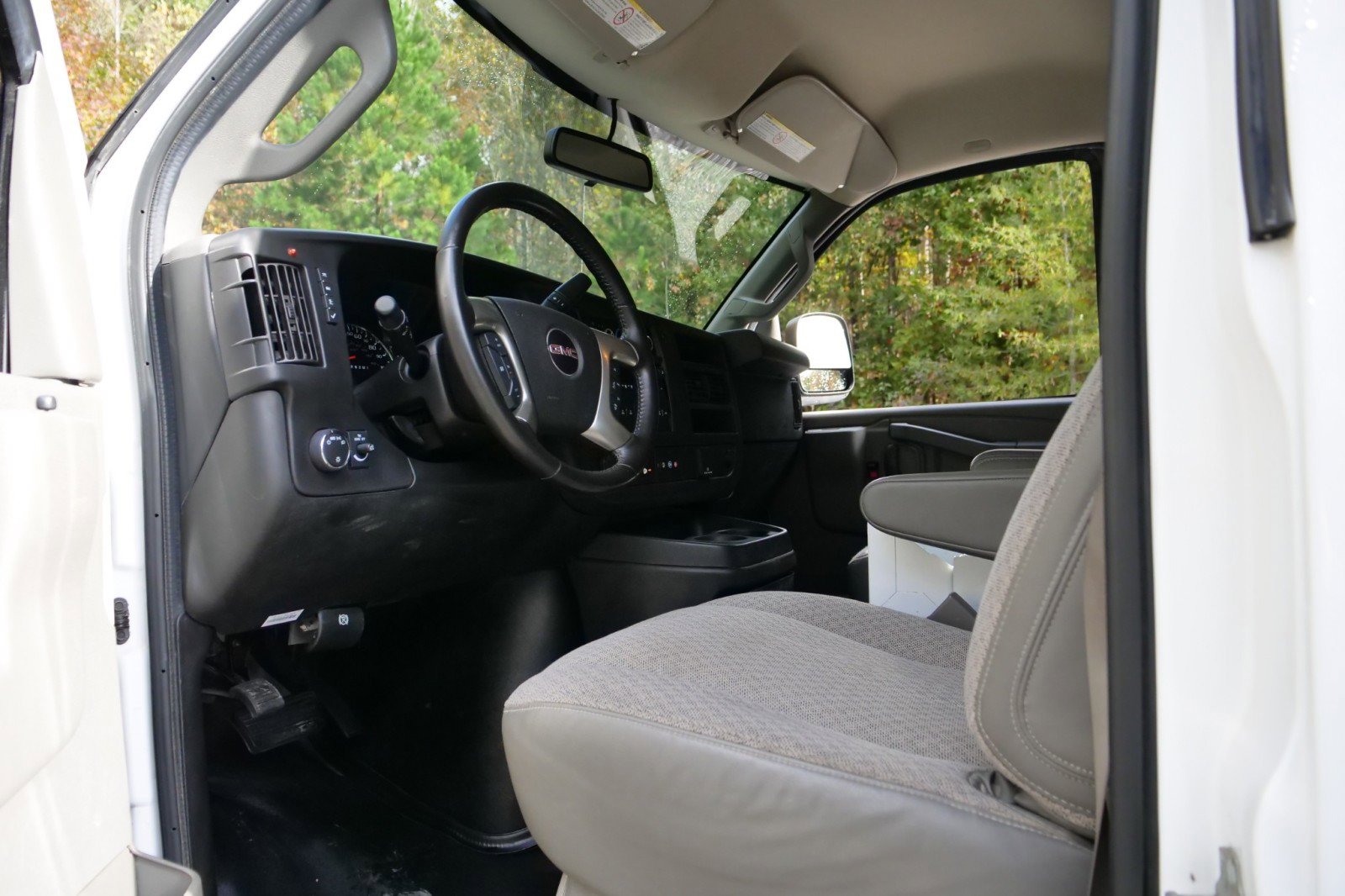 Used 2018 GMC Savana 3500 w/ Driver Convenience Package image 26