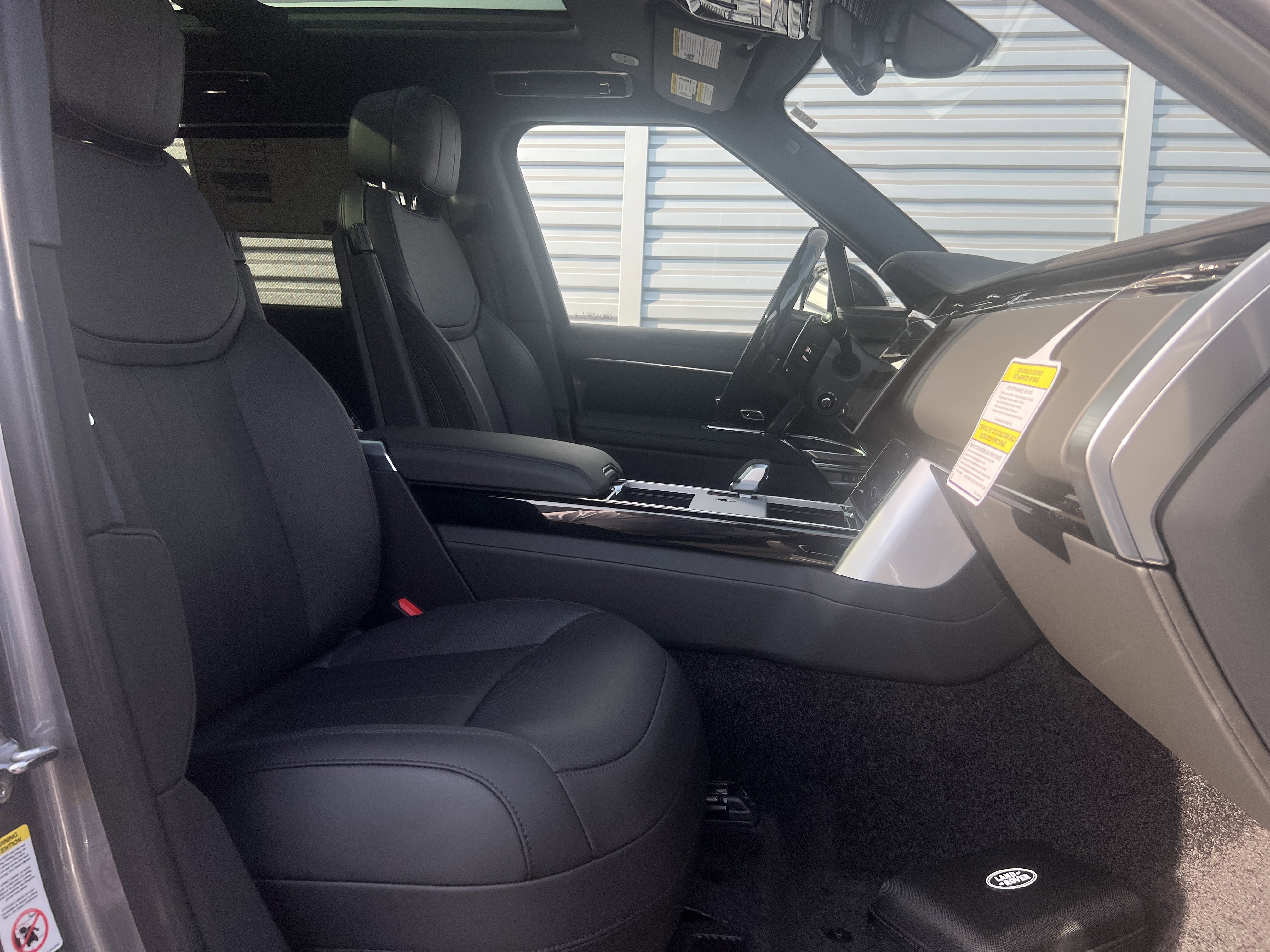 New 2025 Land Rover Range Rover Long Wheelbase SE image 25