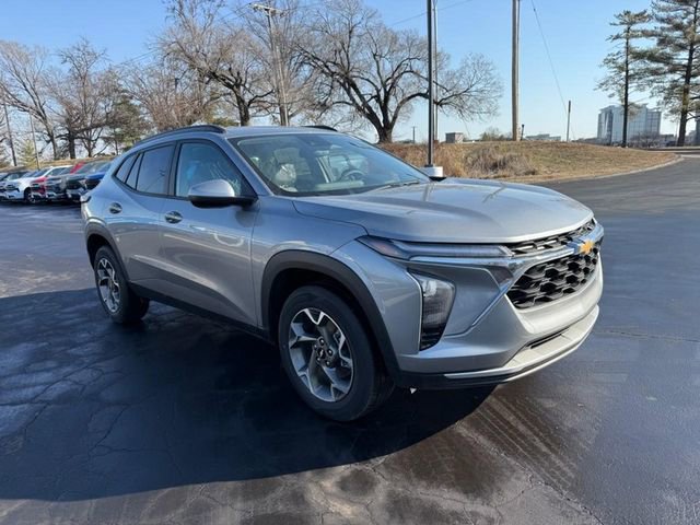 Used 2025 Chevrolet Trax LT w/ Driver Confidence Package FWD image 7